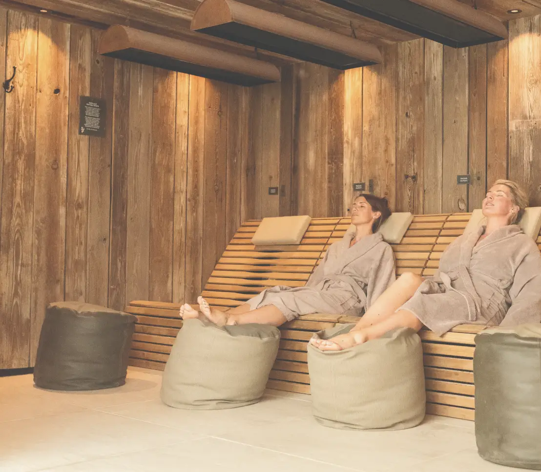 2 women relaxing under infrared light therapy